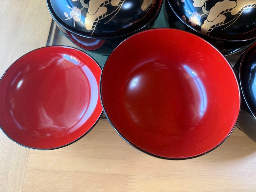 漆器セット 黒と赤 竹と花のデザイン
