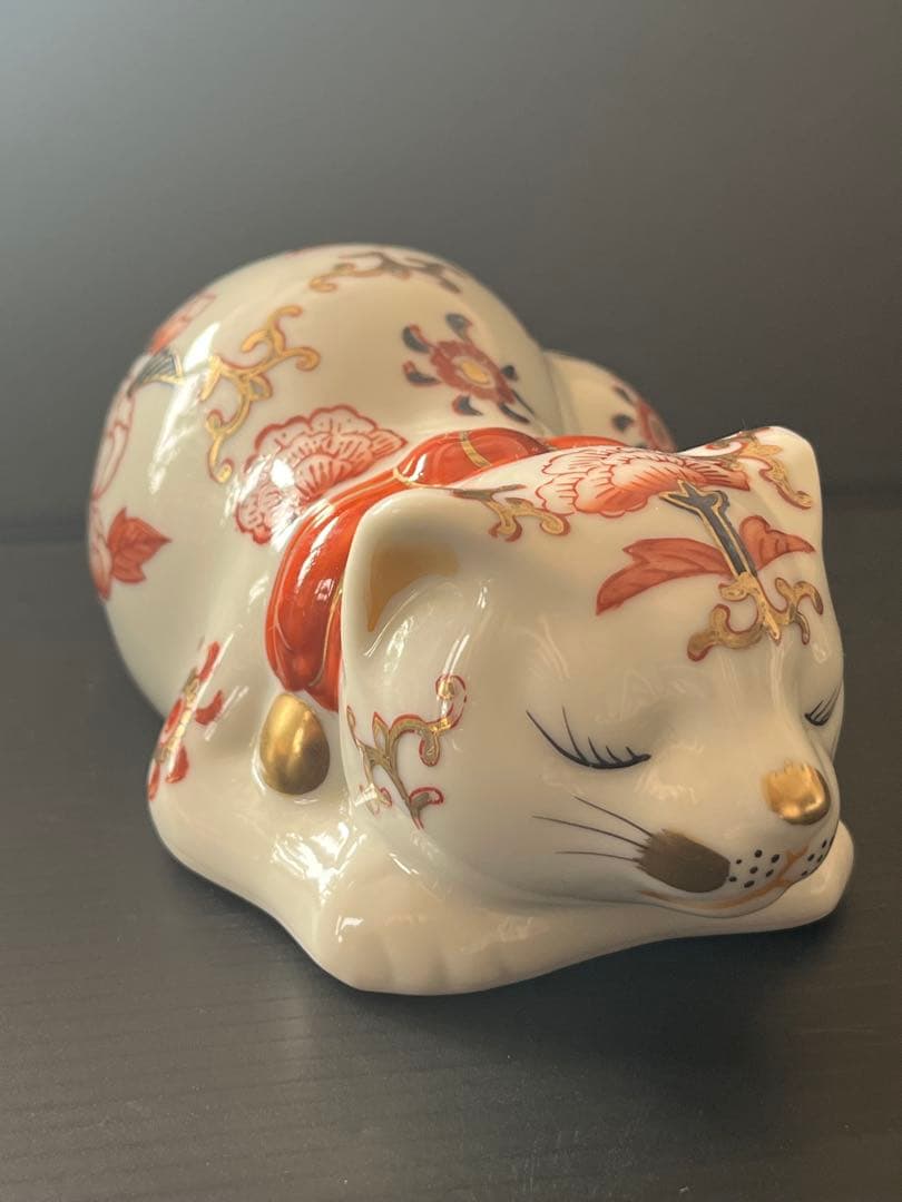 伊万里焼の眠り猫　陶器　置物　美品　レトロ