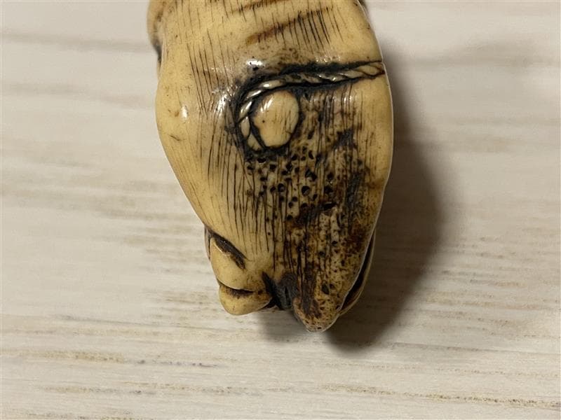 シ*ジ様 牛彫刻　極上根付　天然素材　希少　アンティーク　骨董品