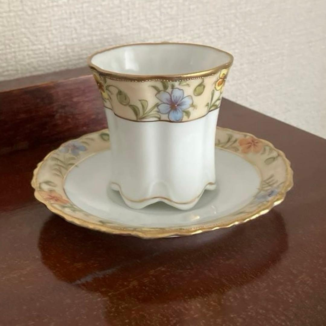 オールドノリタケ　花柄金縁カップ・ソーサー