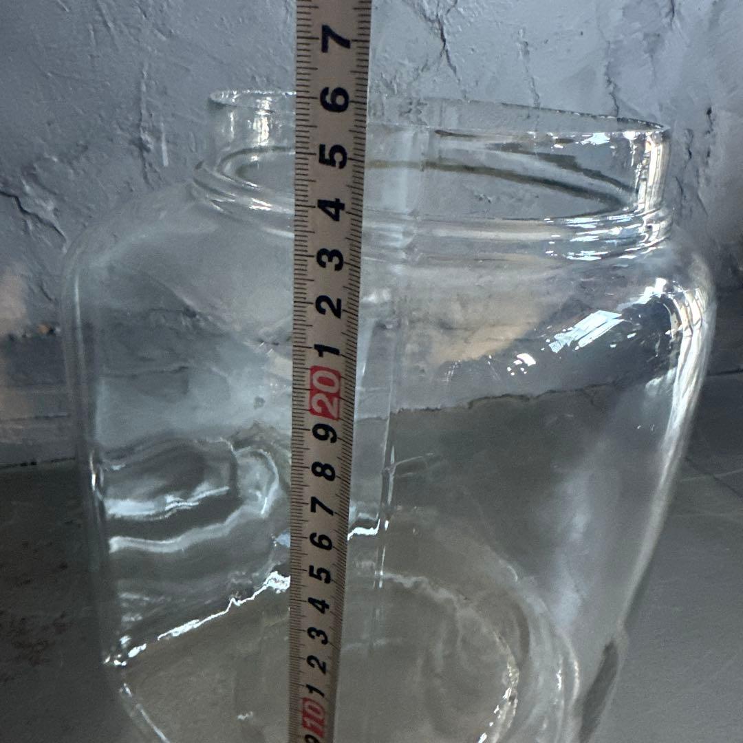 ヴィンテージガラス製　四角い瓶 金属蓋付き