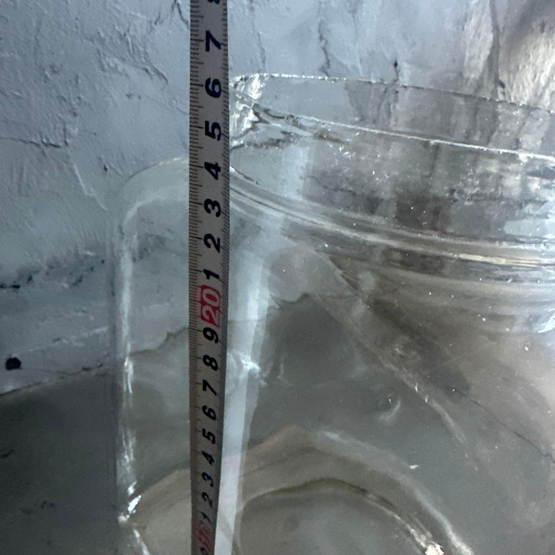 ヴィンテージガラス製　四角い瓶 金属蓋付き