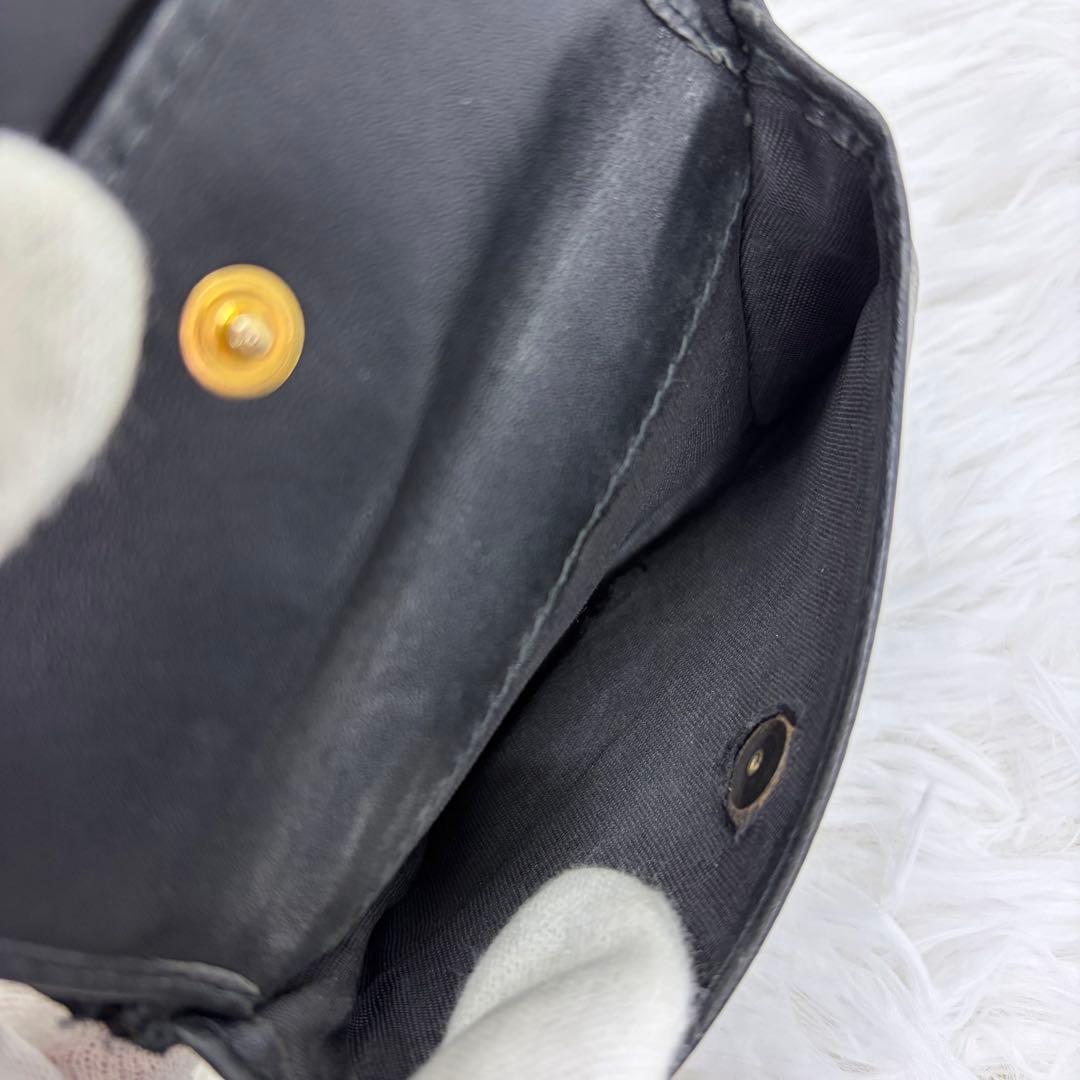 高級✨️プラダ 二つ折り財布 レザー サフィアーノ 黒 ゴールド金具