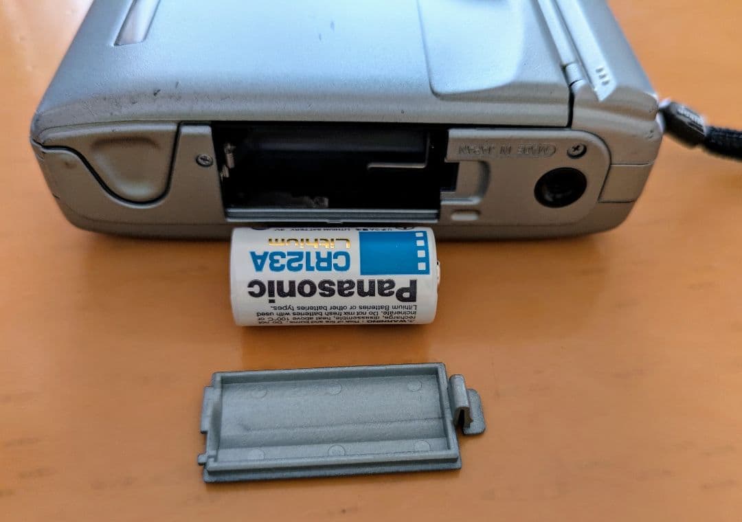 Nikon AF600 コンパクトフィルムカメラ　新品リチウム電池付　動作確認済