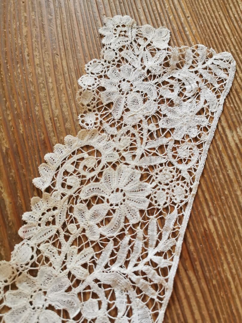 アンティーク 二輪のポワンドローズ デュセスレース 西洋菊 三つ葉 額装にも