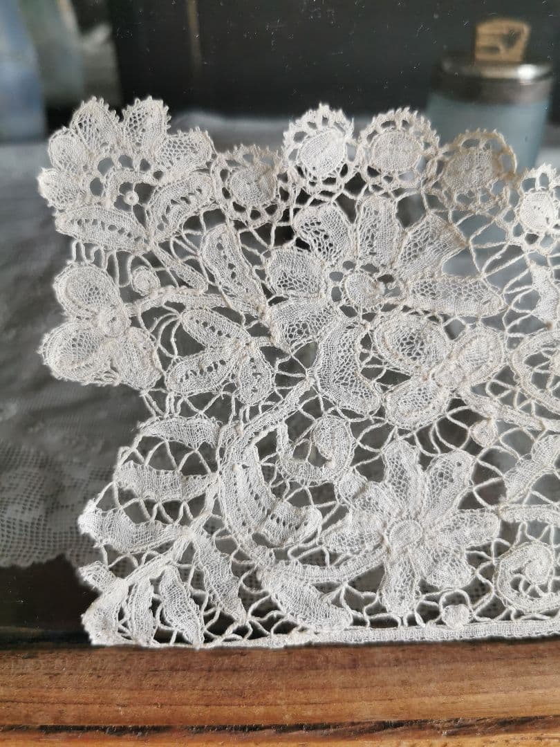 アンティーク 二輪のポワンドローズ デュセスレース 西洋菊 三つ葉 額装にも