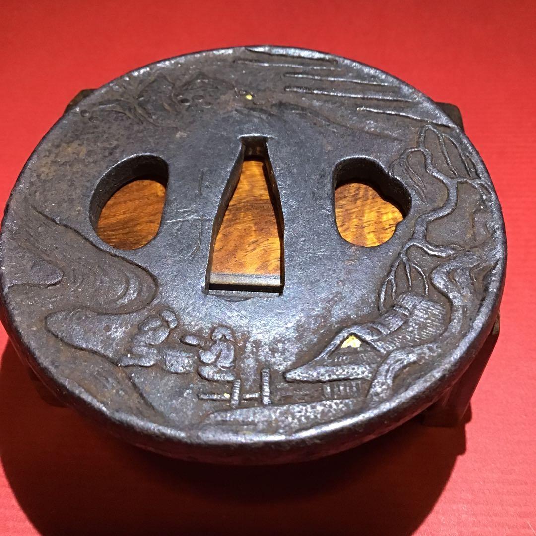 鐵地色絵鋤下彫　山水吾妻家図柄　在銘　江戸時代保証