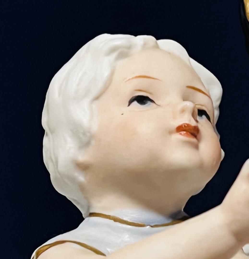  Crown 陶磁器 英国アンティーク・西洋磁器 母と子供 置物