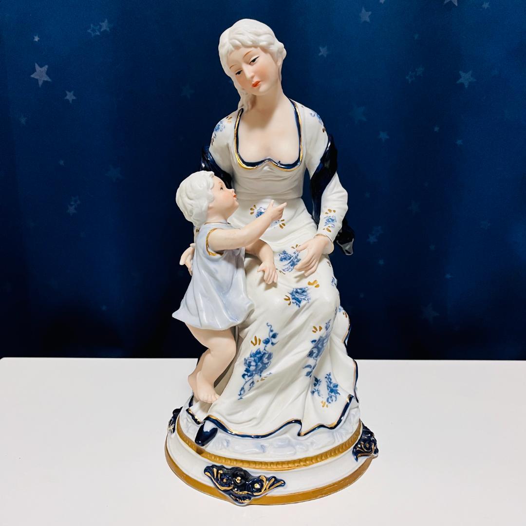  Crown 陶磁器 英国アンティーク・西洋磁器 母と子供 置物