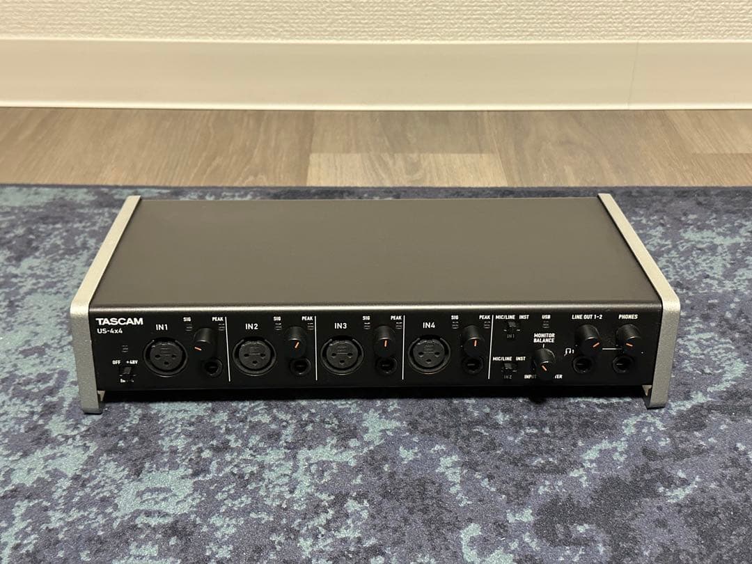 TASCAM US-4x4 USB オディオ/MIDIインターフェス