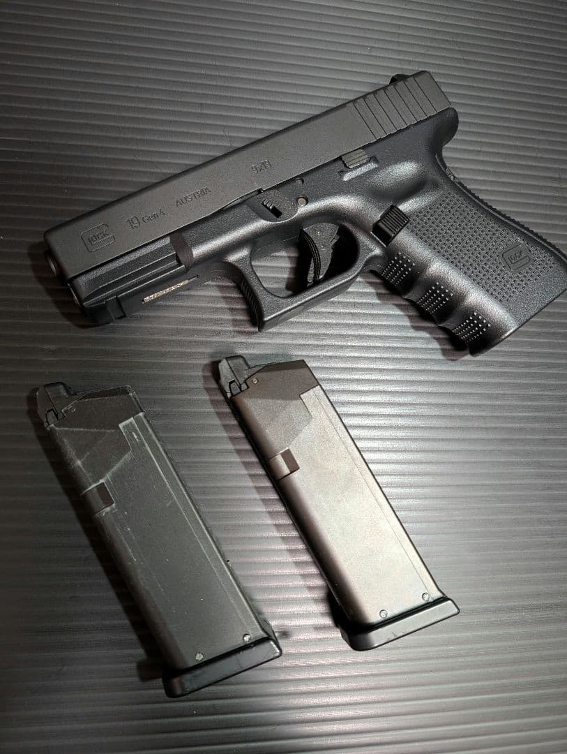 東京マルイ グロック19 GEN4 予備マガジン付き