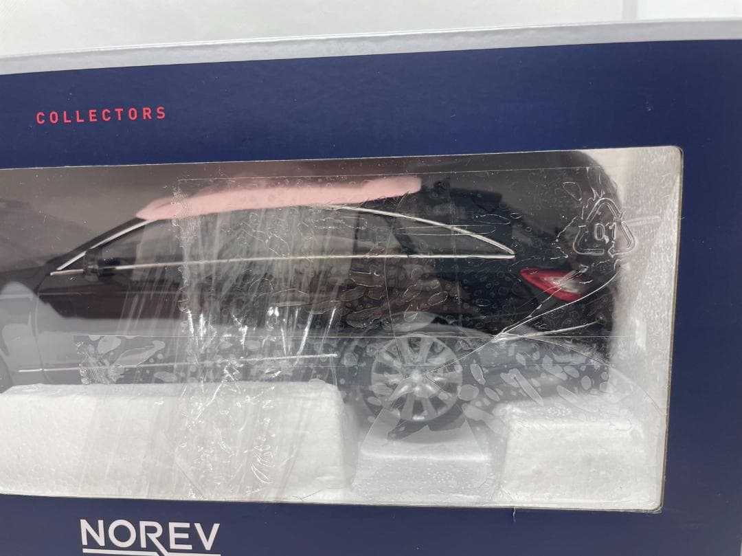 304-031 ノレブ 1/18 メルセデスベンツ CLS Shooting