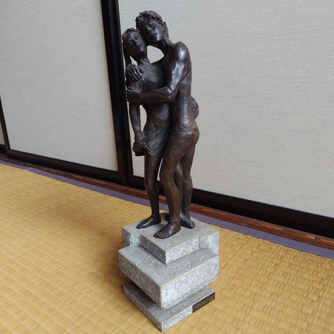 ブロンズ像