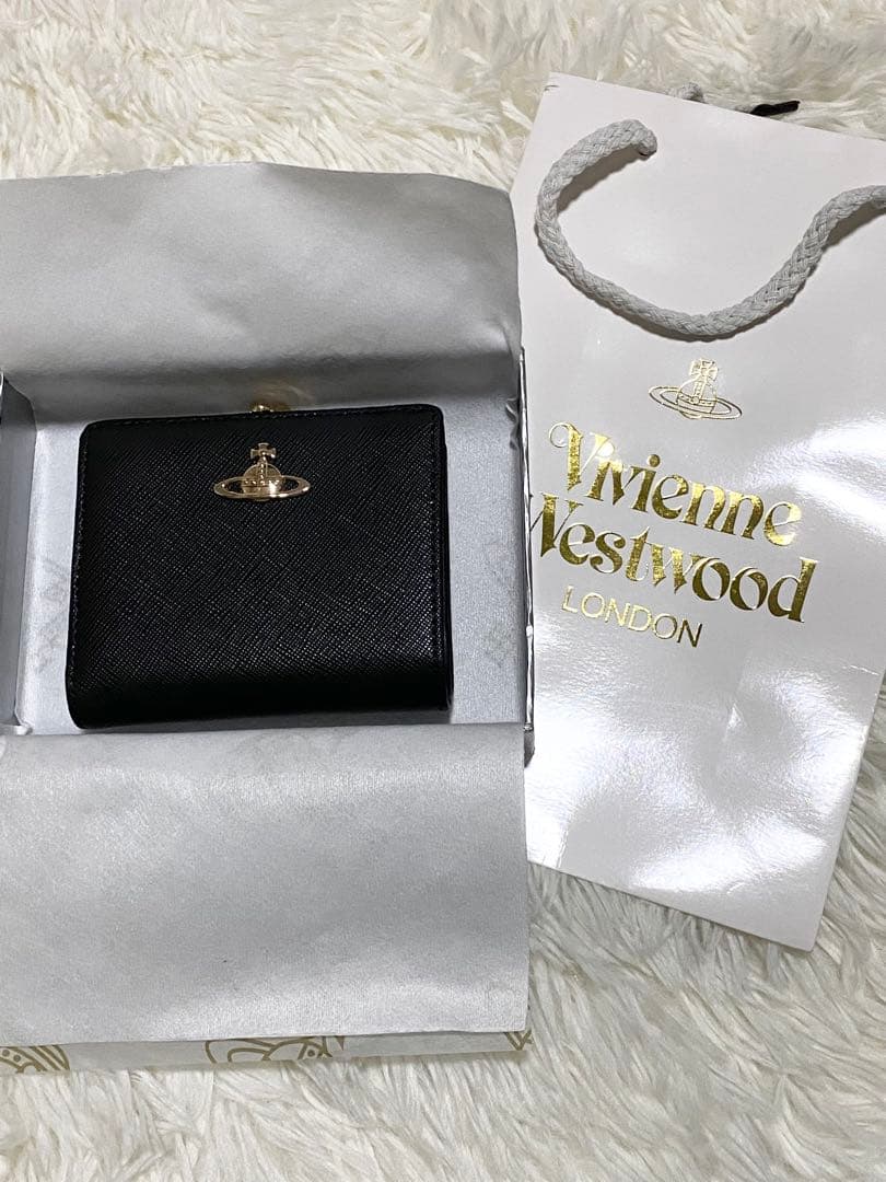 大人気⭐︎VivienneWestwoodヴィヴィアンウエストウッド 二つ折財布