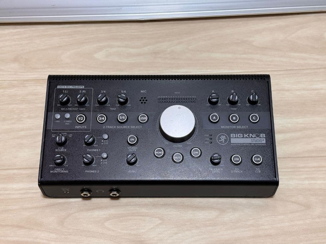 BIG KNOB STUDIO 2 オーディオインターフェイス