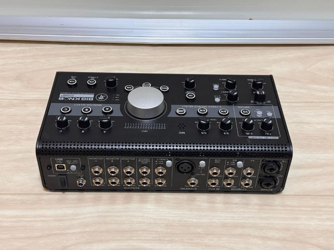 BIG KNOB STUDIO 2 オーディオインターフェイス