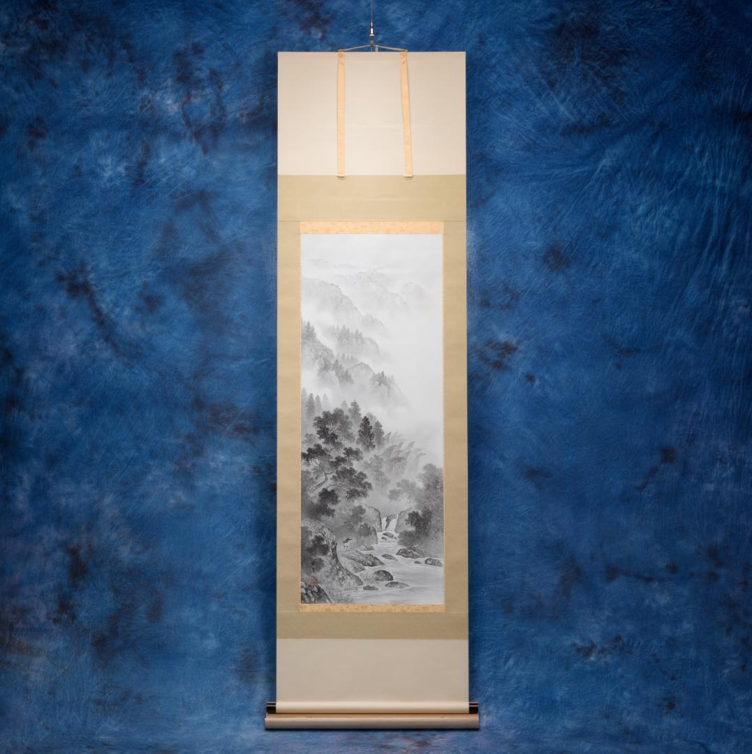 掛軸　水墨山水画　美術名典掲載画家　落款入り　鑑定書付き　桐箱　木箱付き　1