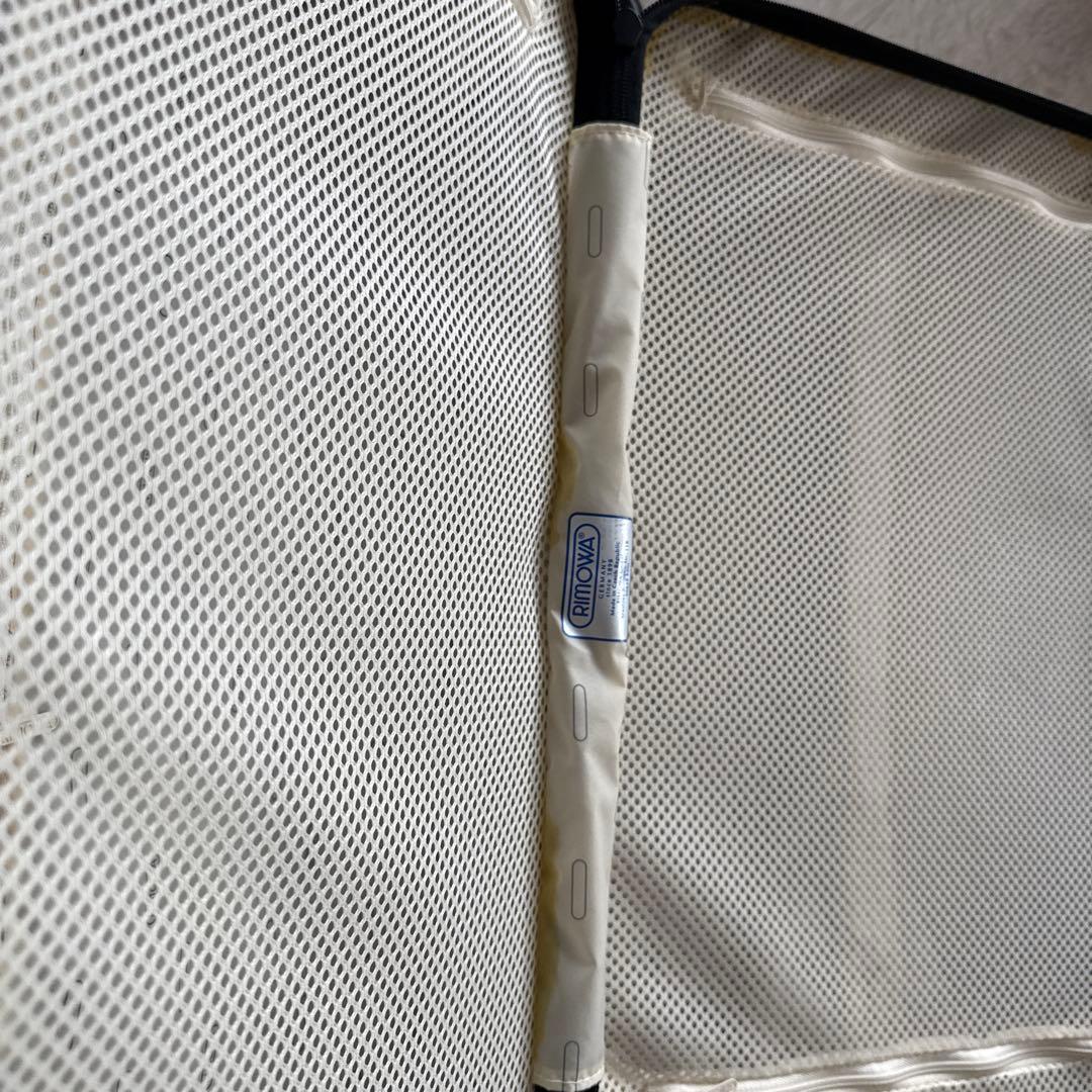 人気モデル　リモワ サルサエアー 33〜34L 4輪 機内持ち込み可能　正規品