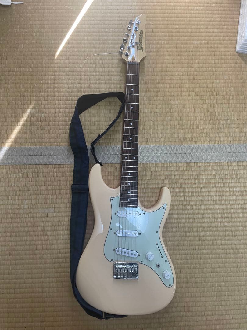 Ibanez AZES31-IV エレキギター　ストラト