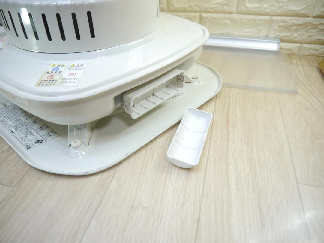 送料無料◆コロナ ２０１４年 石油ストーブ 円筒形 ホワイト 安全ガード付き