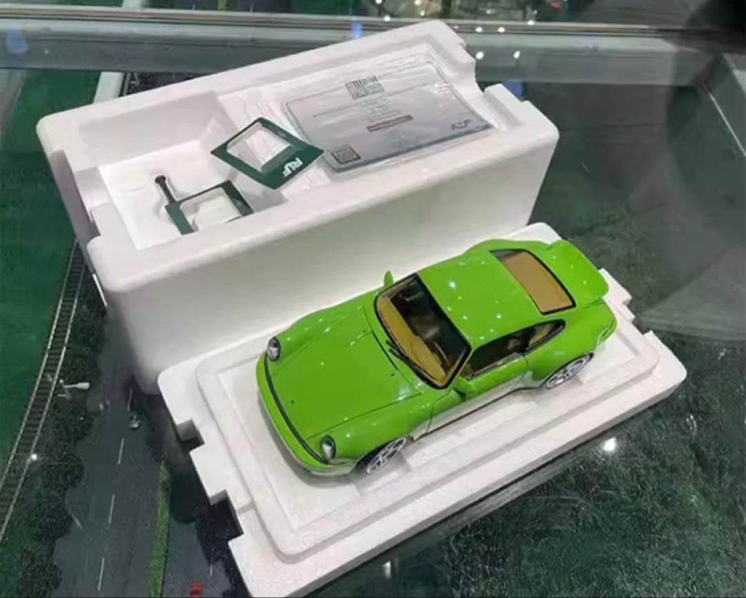 ポルシェ911風1\18スケールモデルミニカー ライムグリーン