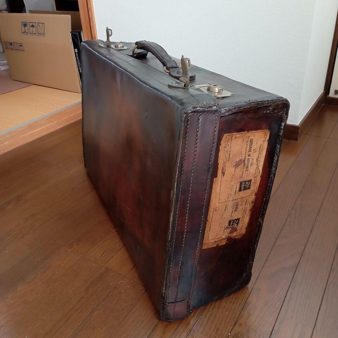 イギリスアンティーク　レザートランク