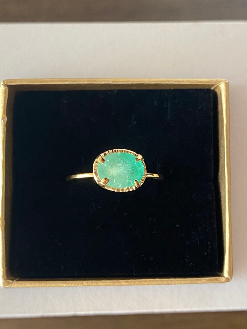 ぽー　エメラルド高貴リング