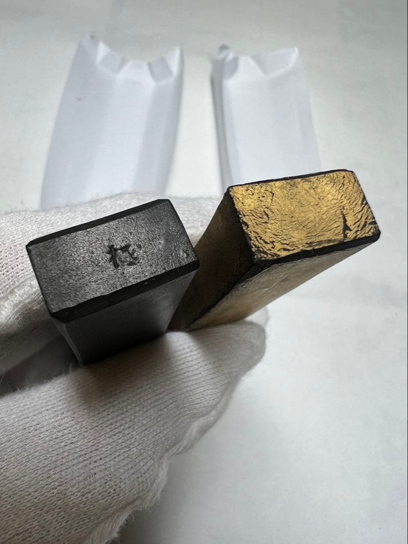 奈良老舗極印純松煙金と黒2点 最高峰一丁型枯古墨！