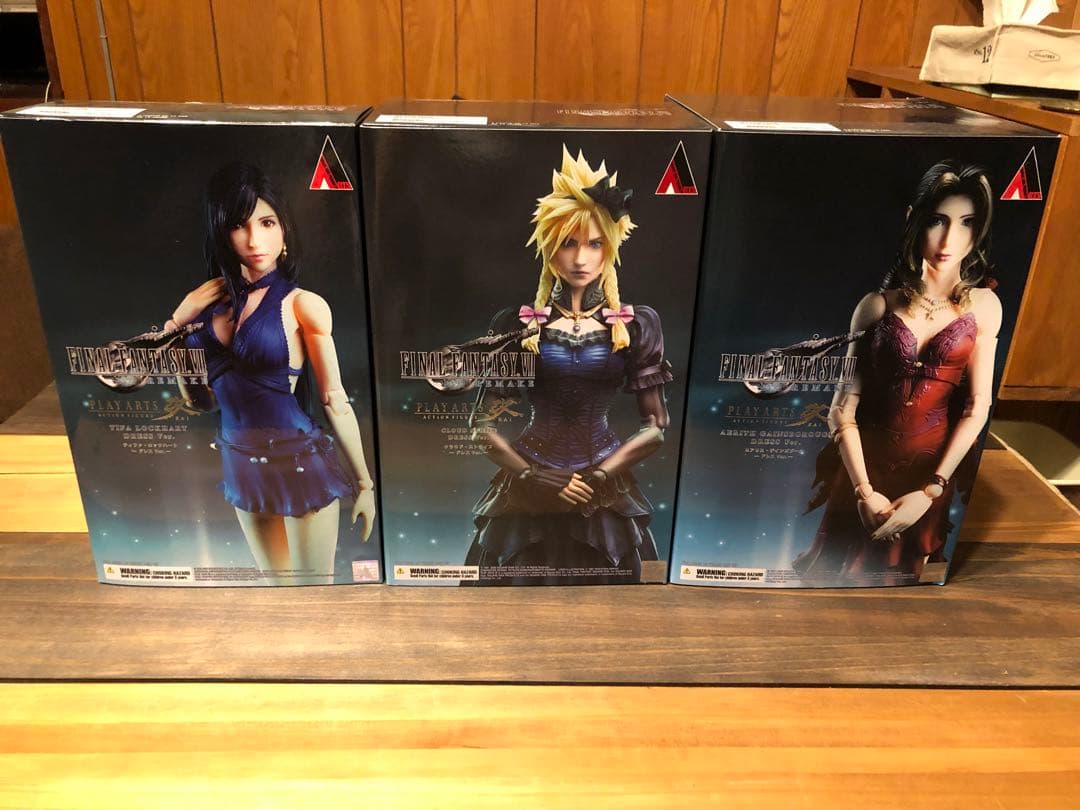 プレイアーツ 改　ファイナルファンタジー 7 クラウド、エアリス 、ティファ