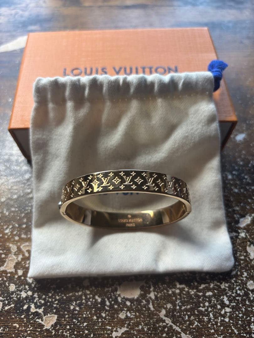 Louis Vuitton（ルイ・ヴィトン）カフ・ナノグラム ブレスレット