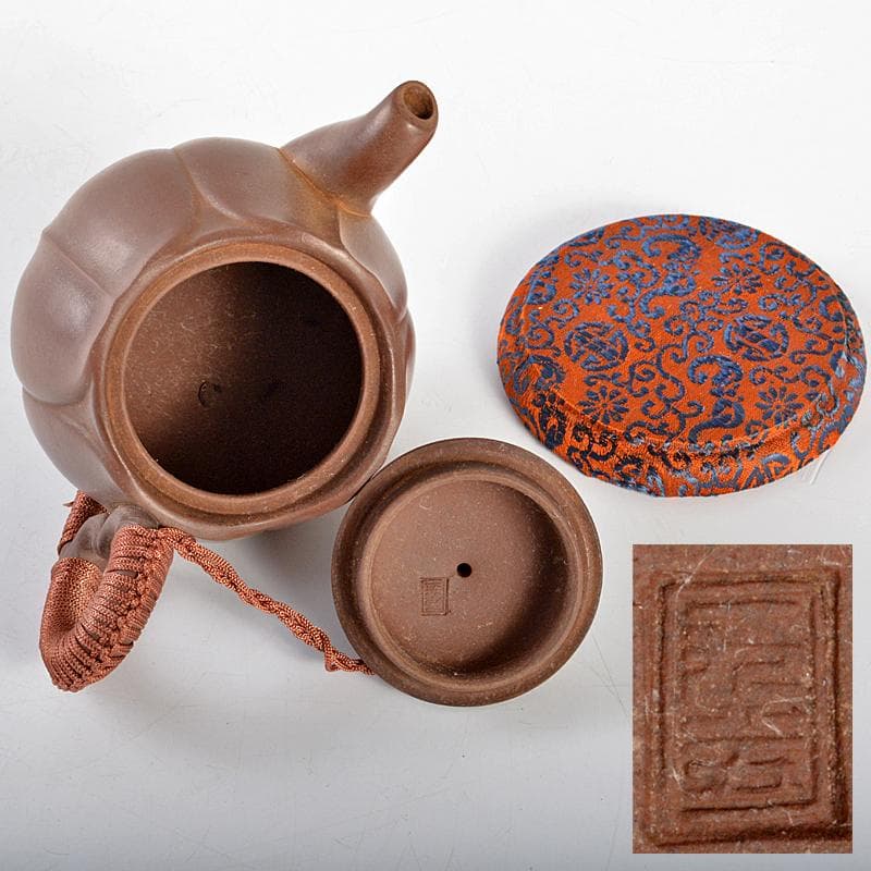 中国　紫砂　朱泥　花形　蝶摘　急須　茶壷　在銘　M　R5878