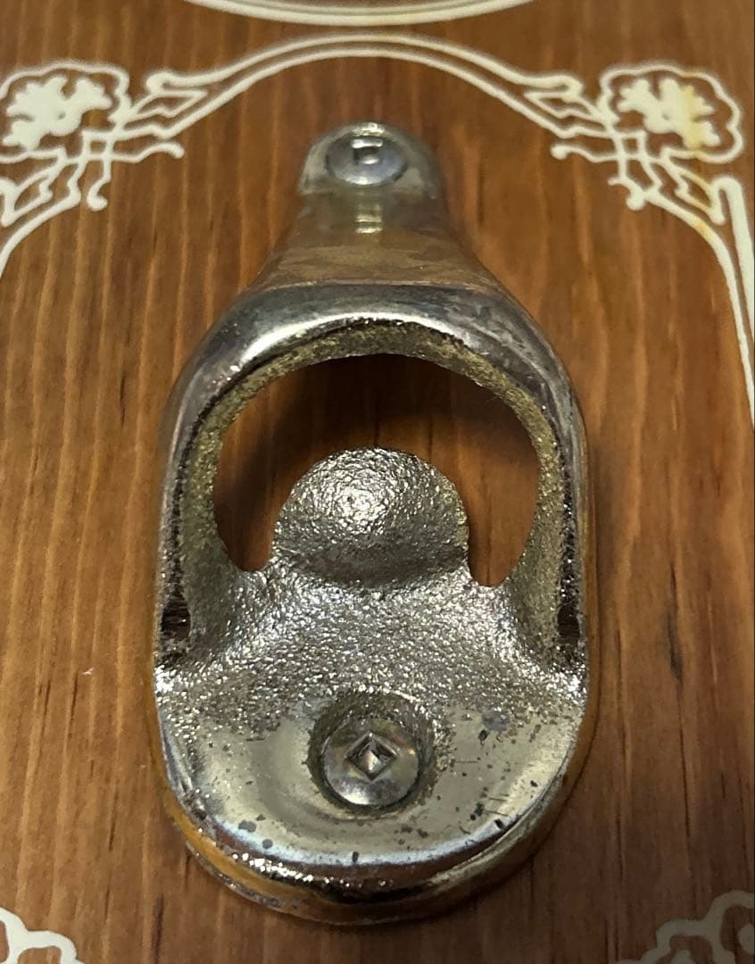 ビンテージ品 バドワイザー（Budweiser）壁掛け式栓抜 希少