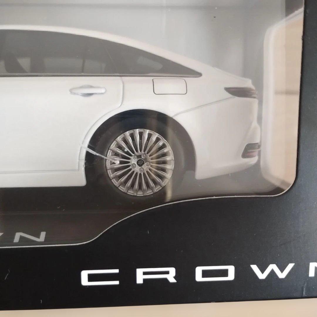 トヨタ CROWN ホワイト ミニカー 1/30