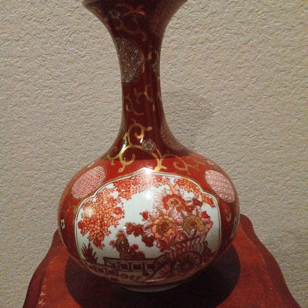 赤と白の花柄陶器花瓶