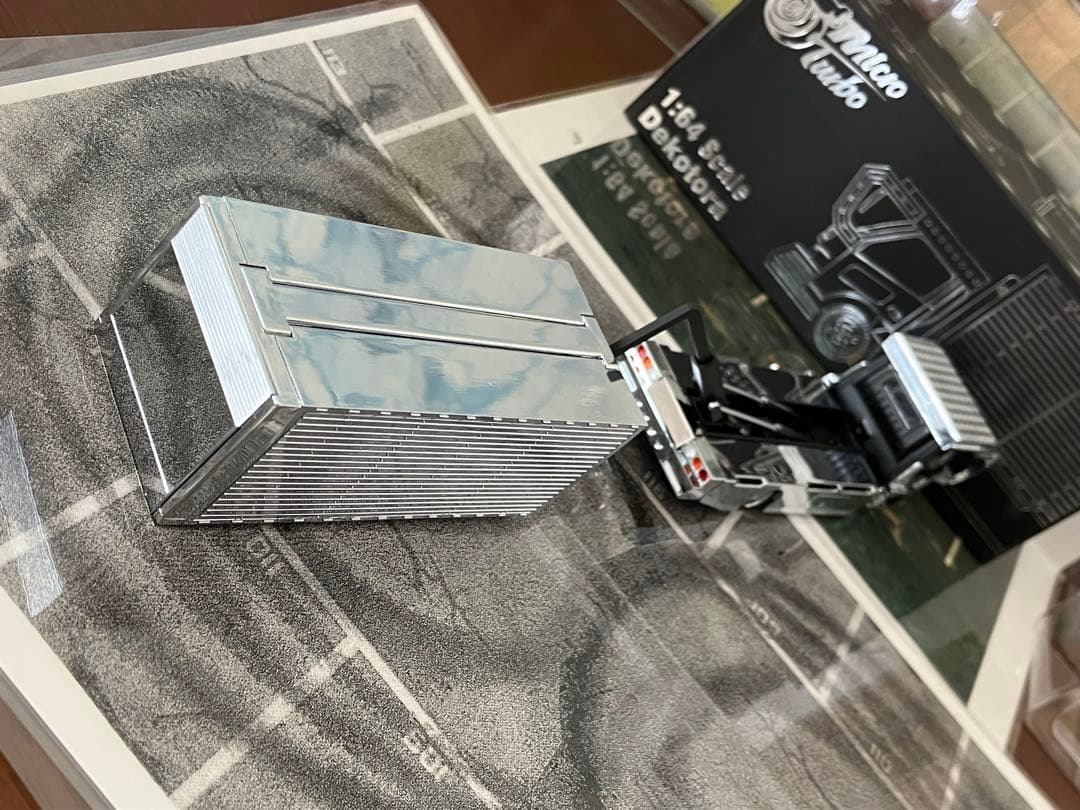 シルバー トラック型ミニカー 1/64