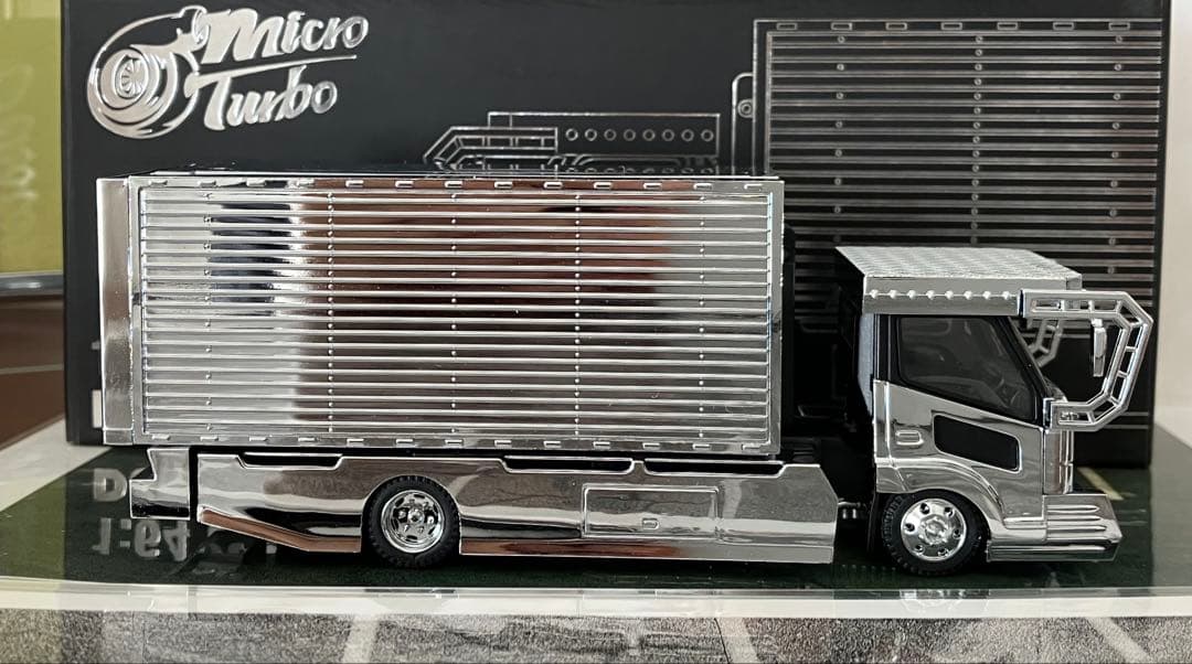 シルバー トラック型ミニカー 1/64