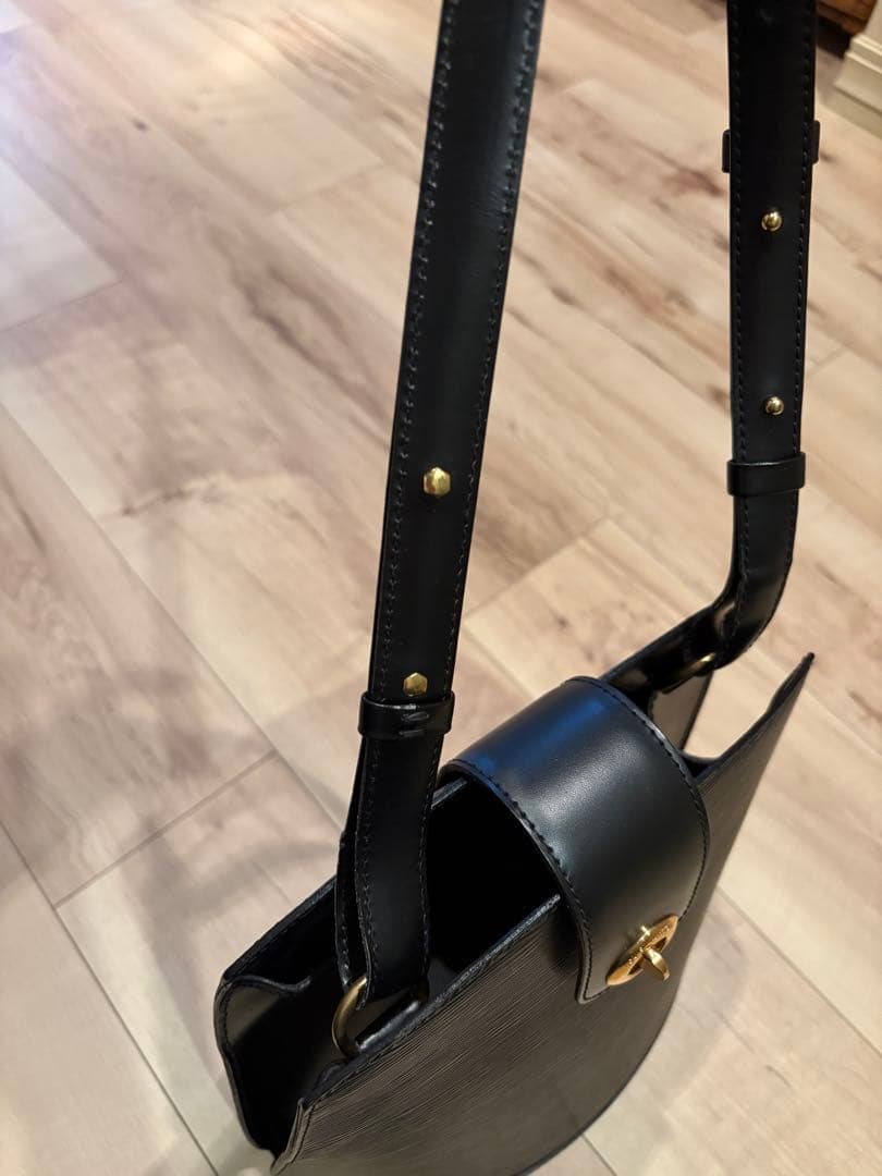 じーじ【極美品】ルイヴィトン　エピ　ショルダーバッグ