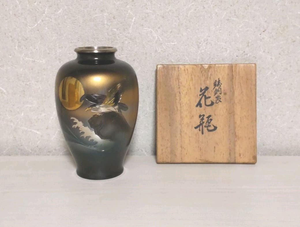 鋳銅製　花瓶