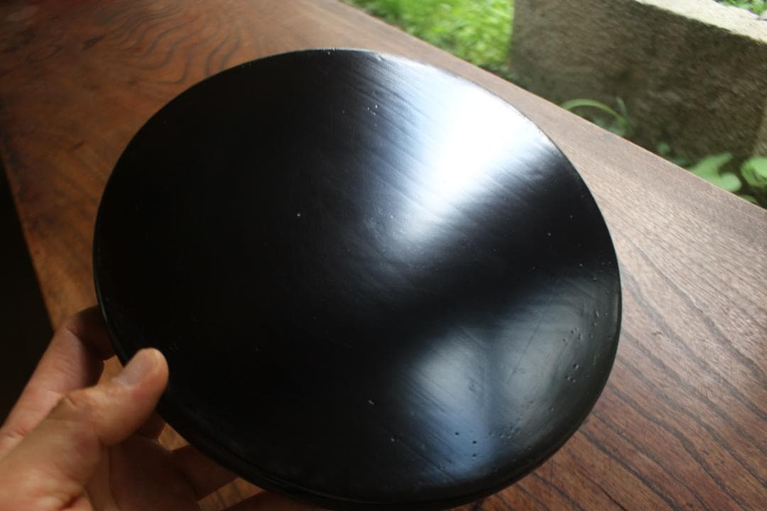 シンプルデザインに上質縁金黒漆の小ぶり丸盆（検輪島塗お盆丸盆