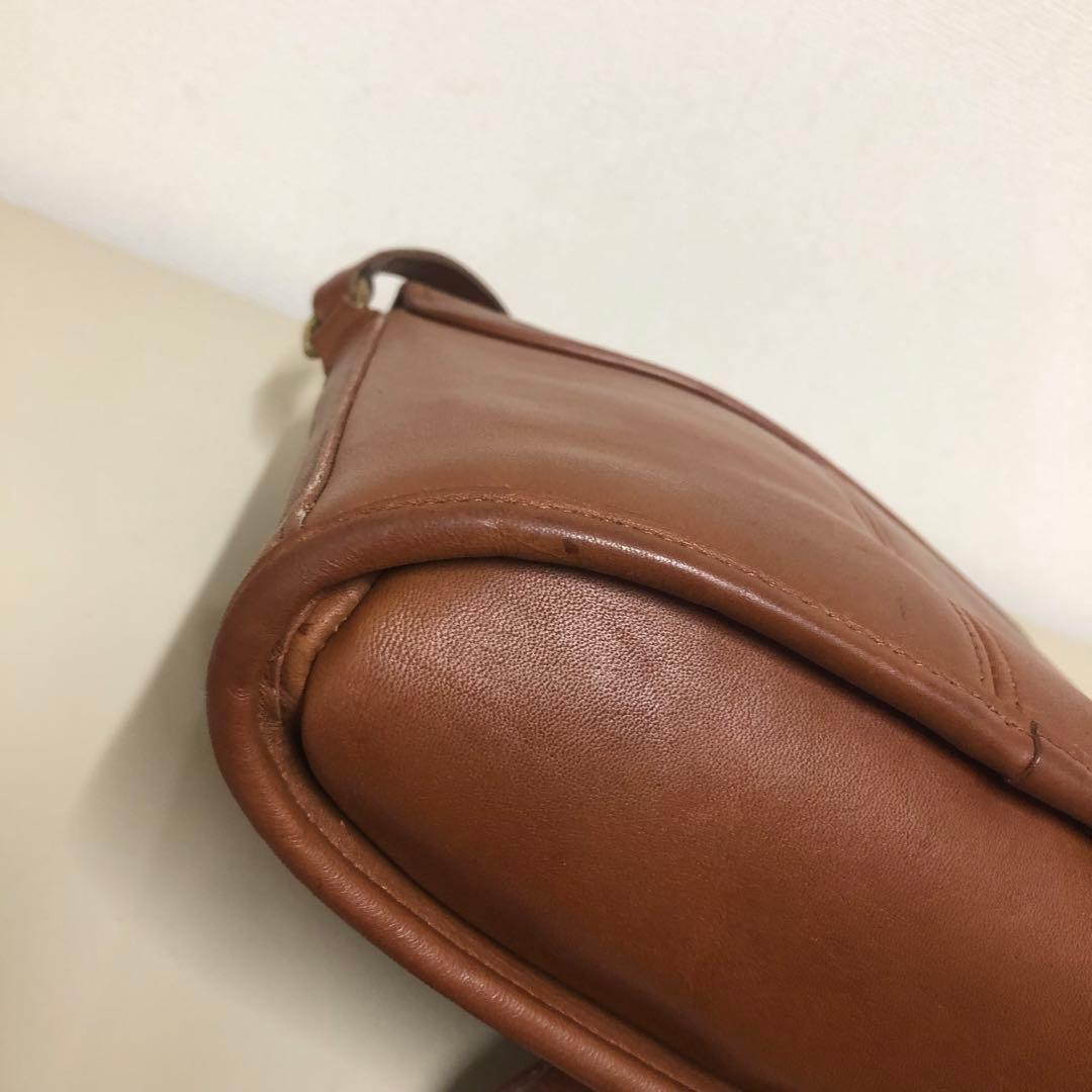 COACH ショルダーバッグ クロスボディ バケツ型 レザー 茶色　ターンロック