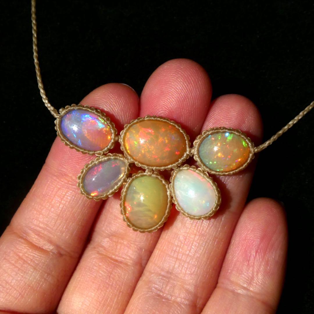 F　オパールのマクラメネックレス