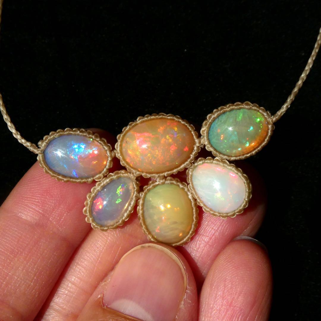 F　オパールのマクラメネックレス