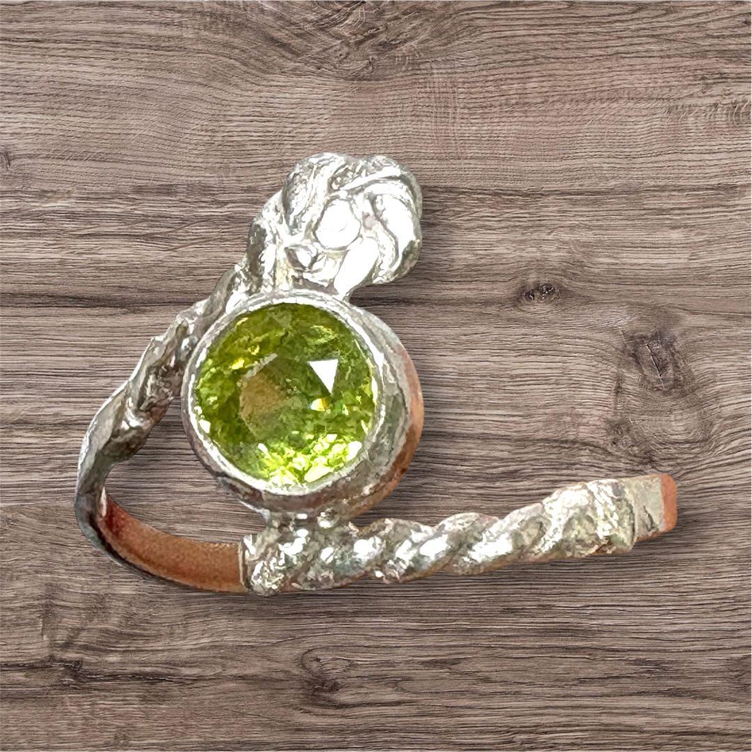 スフェーンのリング