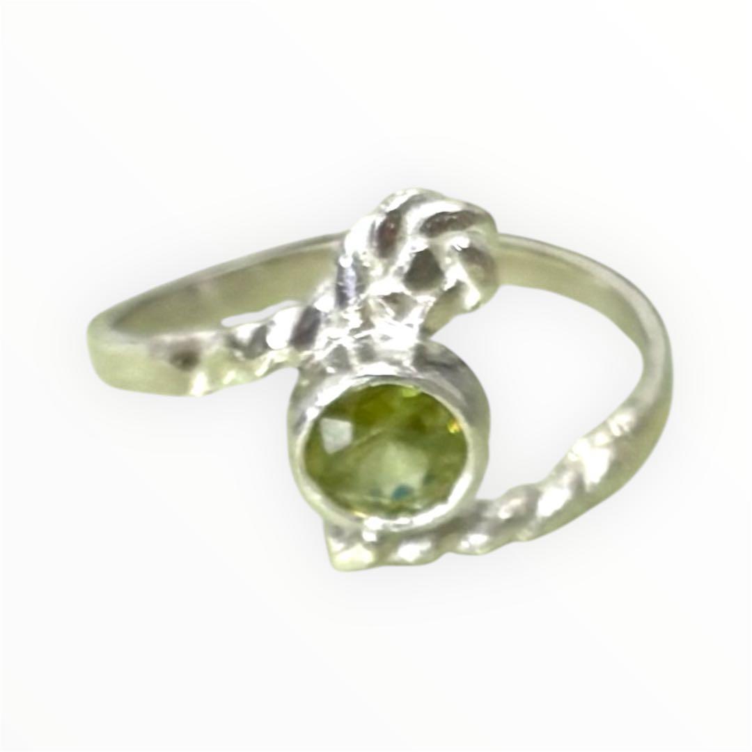 スフェーンのリング