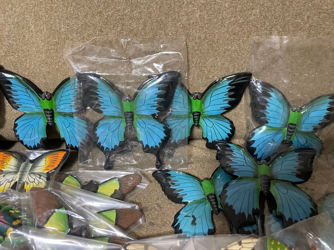 【大量まとめ売り】木彫りの蝶々　海外土産　かわいい　チョウチョ