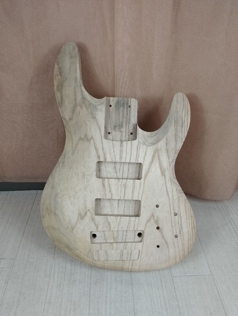 ② AKAI アカイ 赤井電機 エレキギター ボディ