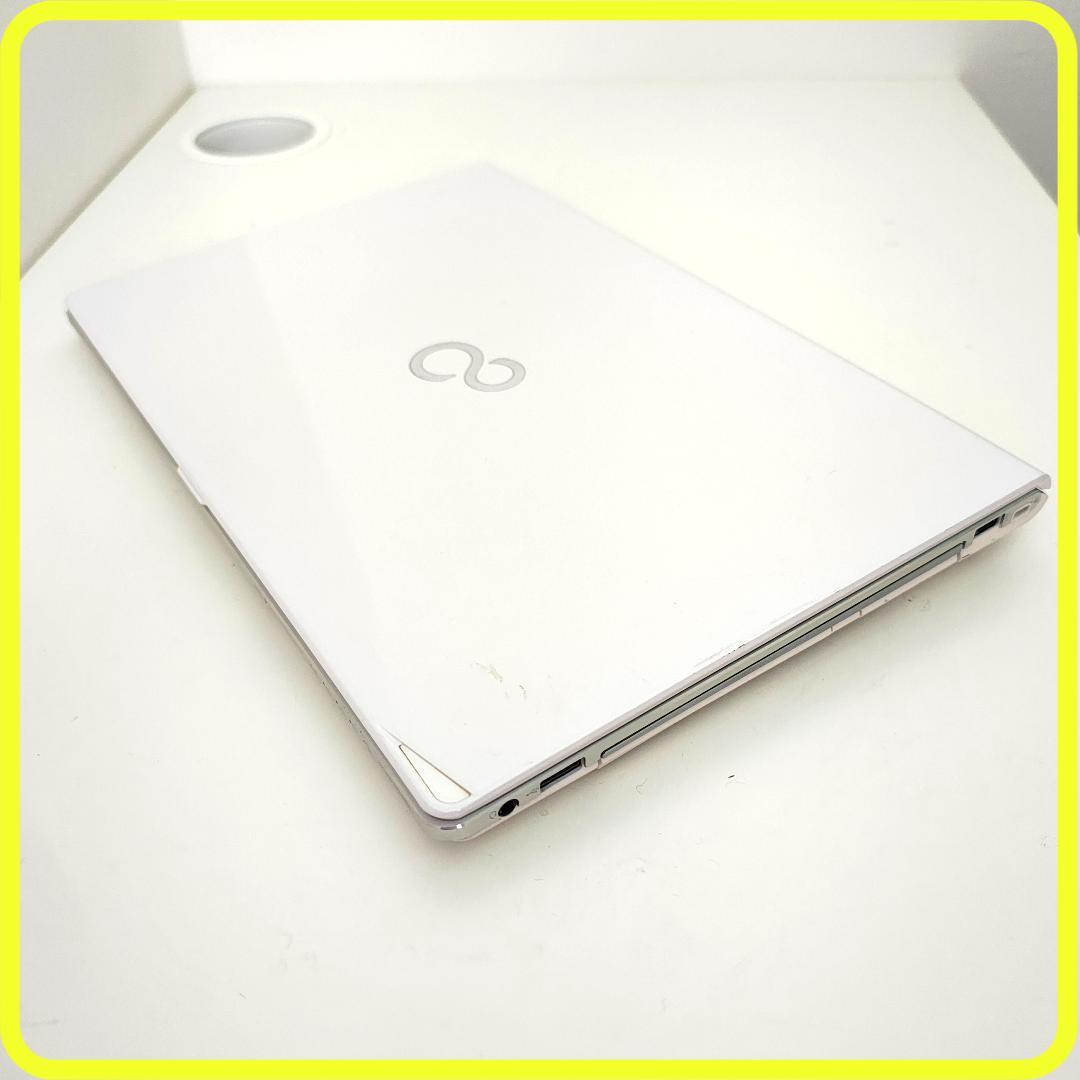 白　新品SSD256GB　薄型軽量⭐️windows11　ノートパソコン　787