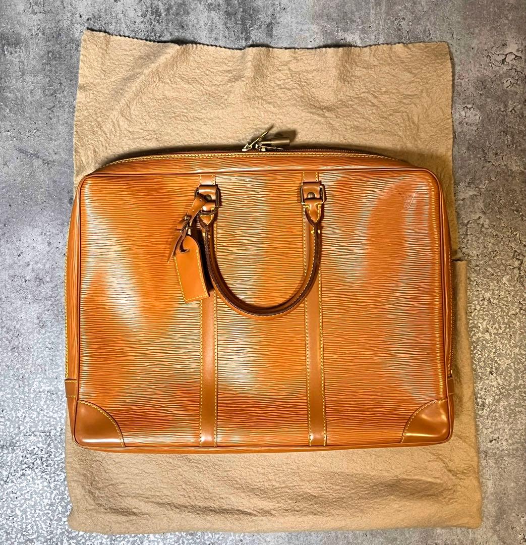 ルイヴィトン　エピ　ポルト ドキュマン・ヴォワヤージュ　ジパングゴールド