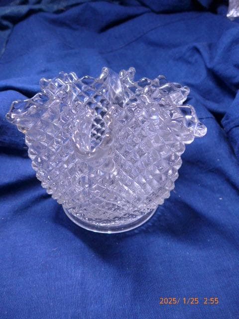 アンティークガラスの花瓶です。60年代のものだと思います