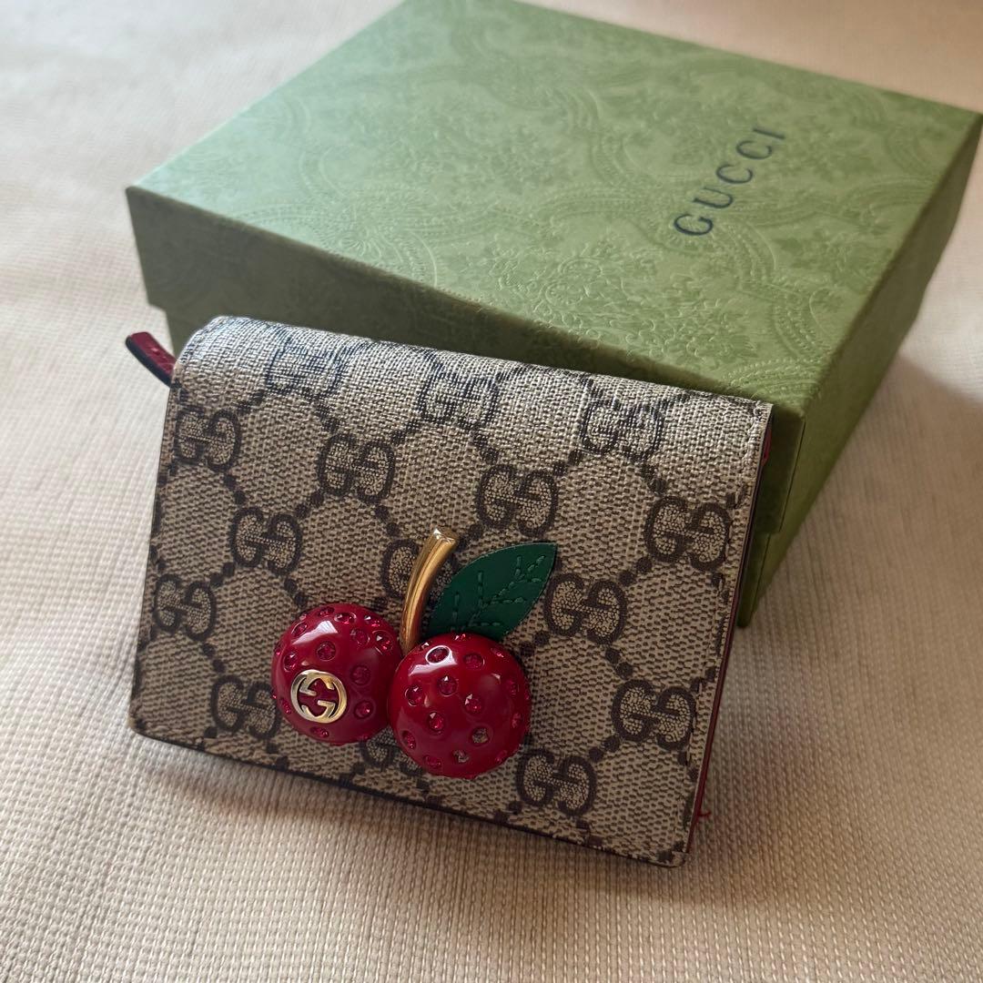 GUCCI 二つ折り財布 チェリー装飾